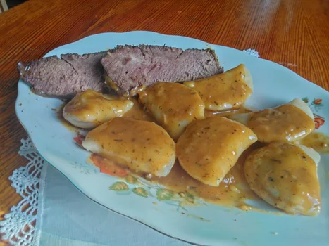 pierogi z jabłkiem do pieczeni wołowej