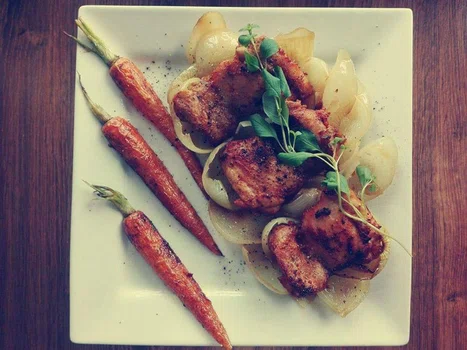 Filety z udek kurczaka w karmelizowanej cebuli