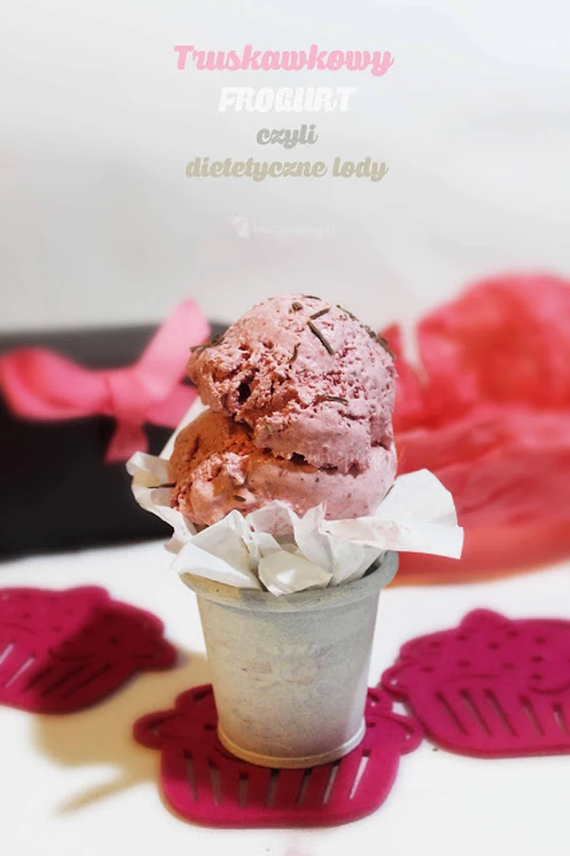 Frogurt truskawkowy, dietetyczne lody na jogurcie bez maszynki
