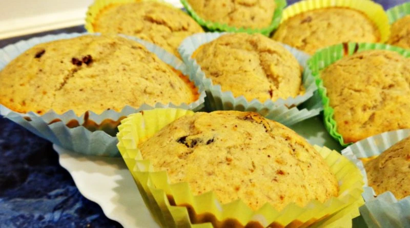 Owsiane muffiny z bananami i żurawiną