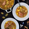 Kwaśnica - góralska zupa na wędzonych żeberkach - najlepszy przepis tradycyjny