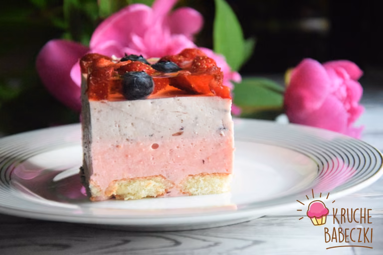 CIASTO NA JOGURTACH GRECKICH BEZ PIECZENIA Z TRUSKAWKAMI I BORÓWKAMI
