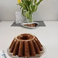 Wilgotna babka z dodatkiem mąki razowej i miodu. Pyszna.