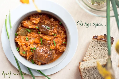 Lekki wege bigos z kiszonej kapusty z grzybami. Pycha.