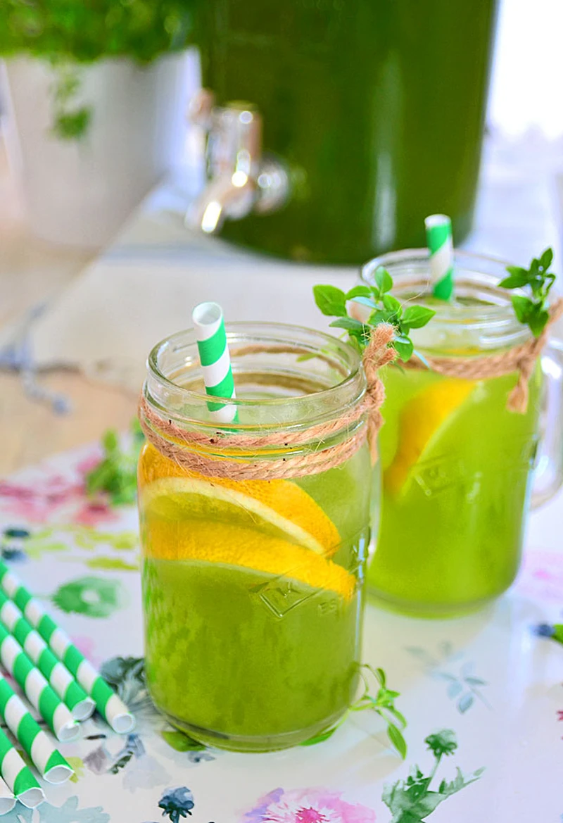 Lemoniada ze świeżej bazylii