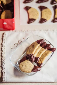 Orzechowe księżyce w czekoladzie