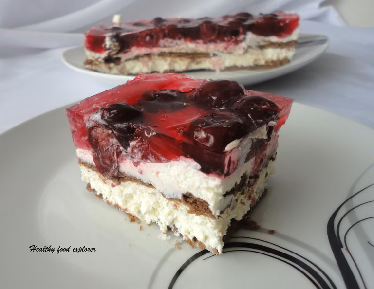Ciasto bez pieczenia z galaretką i owocami