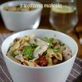 Makaron penne z wędzoną makrelą i suszonymi pomidorami