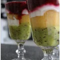 OWOCOWY DESER W PUCHARKU W STYLU FIT