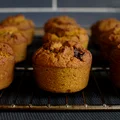 śniadaniowe muffiny dyniowe bez cukru z pomarańczą, imbirem i kaszą jaglaną