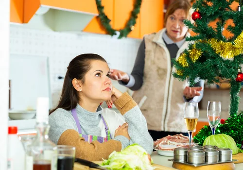 „Teściowa nie pozwala nic przynieść na Wigilię, a potem robi z siebie męczennicę” — pisze Aneta [LIST]