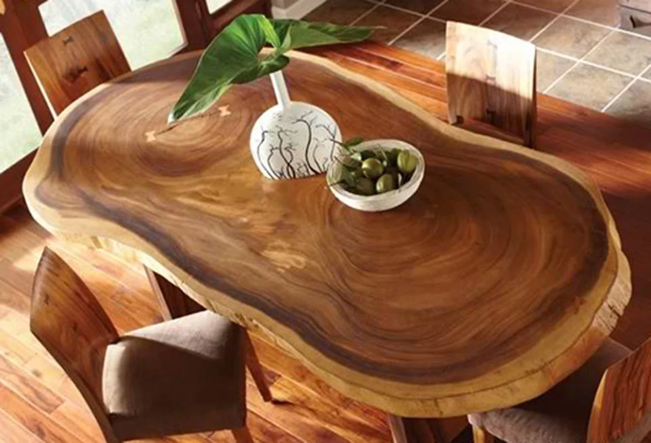 Cudny drewniany stół