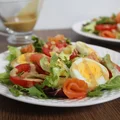 Salatka z lososiem i jajkiem