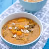 Curry z dyni i szpinaku z orzeszkami ziemnymi