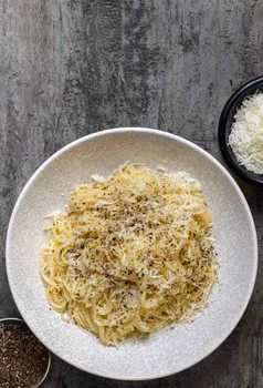 Cacio e pepe - włoski makaron