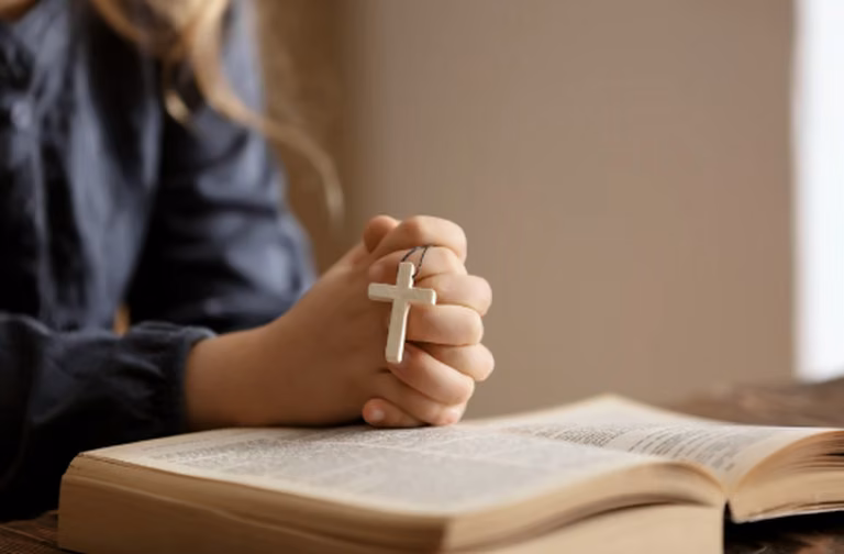 Uczniów czeka rewolucja w lekcjach religii! Ministerstwo wprowadzi kluczowe zmiany od września 2025