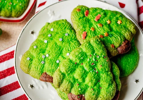 Kruche maślane ciastka choinki