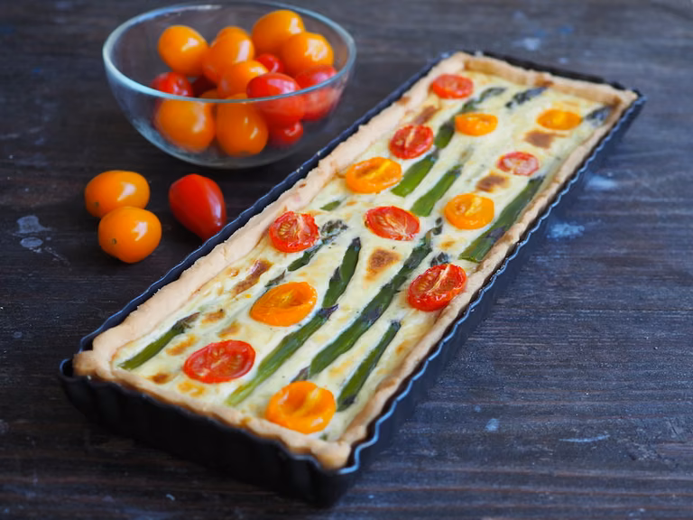 Tarta z zielonymi szparagami. Przepis krok po kroku.