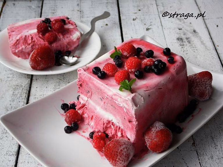 Semifreddo z porzeczkami, czyli włoski deser lodowy