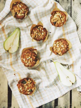 Owsiane muffinki z twarożkiem i gruszkami