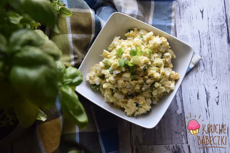 PASTA KANAPKOWA Z AWOKADO, JAJKIEM I ŚWIEŻYM OGÓRKIEM