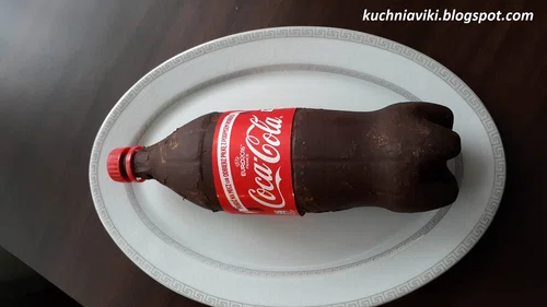 Ciasto w kształcie Cola Coli