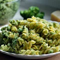 Makaron z pesto brokułowym