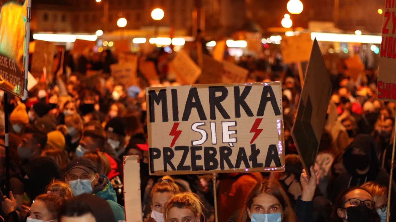 Przeciwnicy obostrzeń wyszli na ulice! Marsz Wolności w Poznaniu