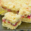ciasto drożdżowe z rabarbarem i budyniową pianką