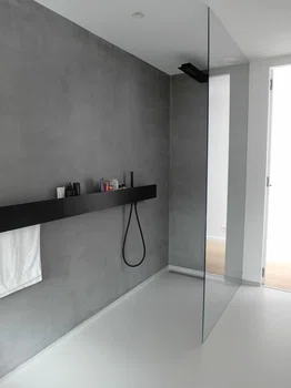 Surowy, betonowy prysznic