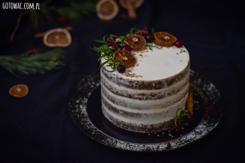 Piernikowy tort z orange curd