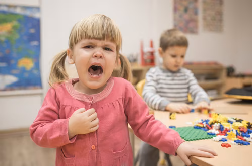 Czy dziecko z katarem może iść do przedszkola? Błaha dolegliwość czy coś poważniejszego?
