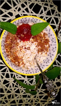 Śniadaniowa jęczmienianka z chałwą lnianą i dodatkami