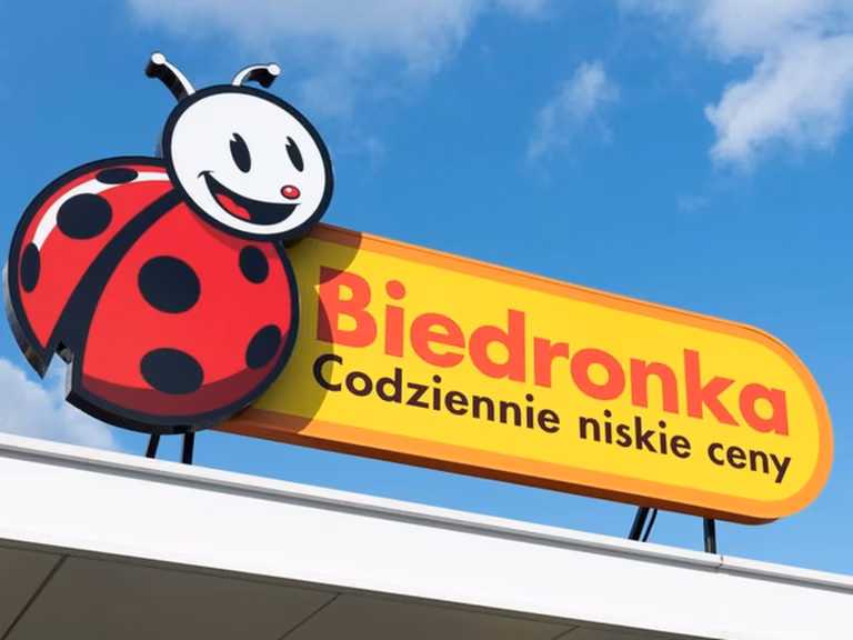 Biedronka i DHL łączą siły: Odbieranie i nadawanie przesyłki będzie jeszcze łatwiejsze!