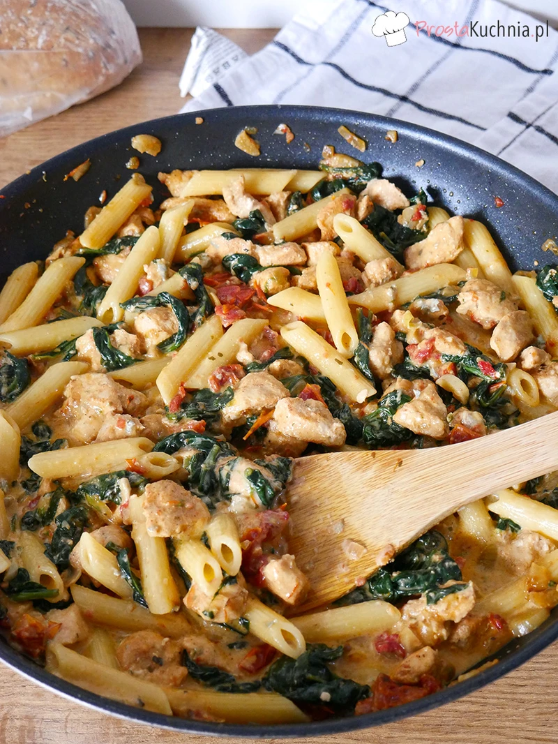 Makaron z kurczakiem w sosie gorgonzola