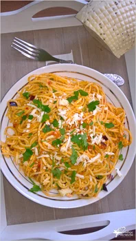 Spaghetti w pomidorowym pesto z serem korycińskim
