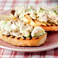 Pasta z avocado i tuńczyka z jajkiem