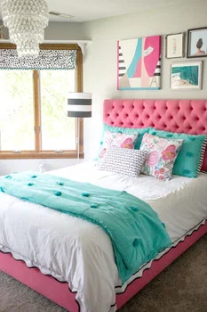 Różowa rama łóżka