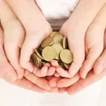 Dodatkowy zasiłek opiekuńczy dla rodziców. Kto może się o niego starać?