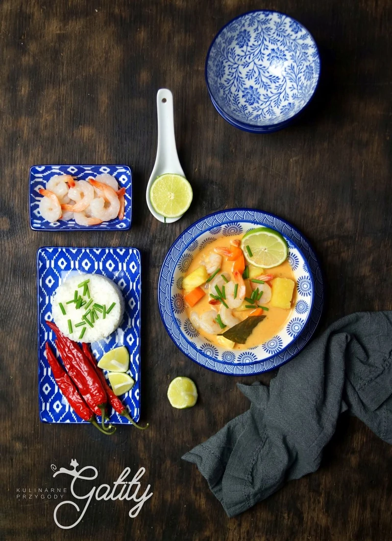 Curry z krewetkami i ananasem