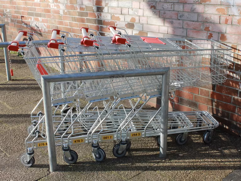 Wózki w supermarketach tylko z aplikacją sklepu?!