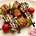 Rolls'y z naleśników pieczarkowych