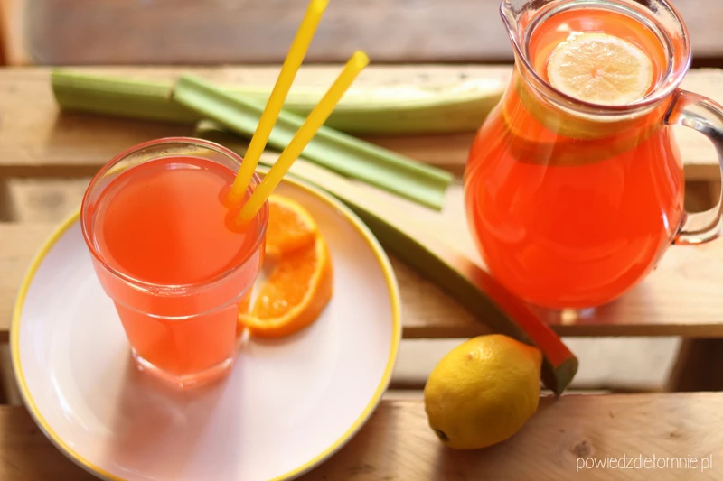 Lemoniada bez cukru - rabarbar i jabłka