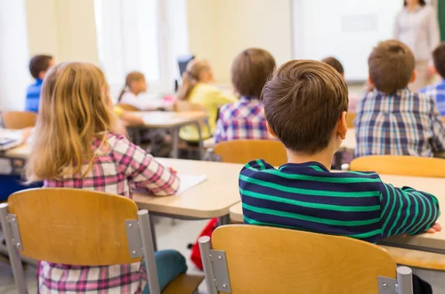 45-minutowe lekcje w szkołach znikną?! Ministerstwo Edukacji ma pomysł na nowy podział godzin