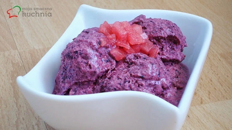 Semifreddo z jagód i truskawek