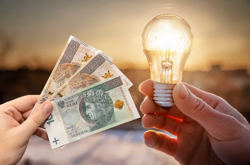 Ponad 300 zł dopłaty do prądu co miesiąc!? O tym dodatku z ZUS mało kto słyszał!