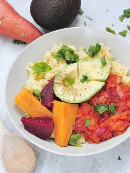 Buddha Bowl z Fasolową Potrawką