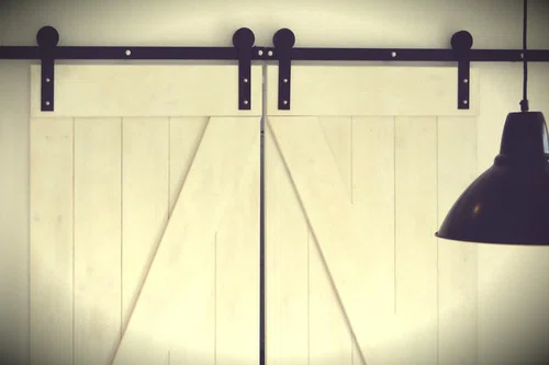 Systemy drzwi przesuwnych typu Barn Doors