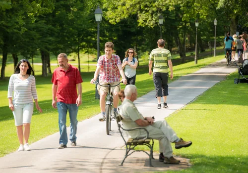 Wyższe pensje, emerytury i nowe świadczenia! Ważne zmiany dla Polaków od stycznia 2026 roku