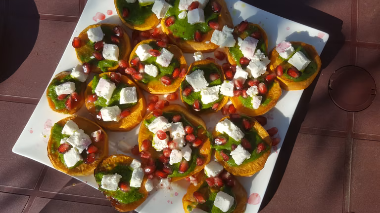 Pieczone bataty z pesto i serem feta